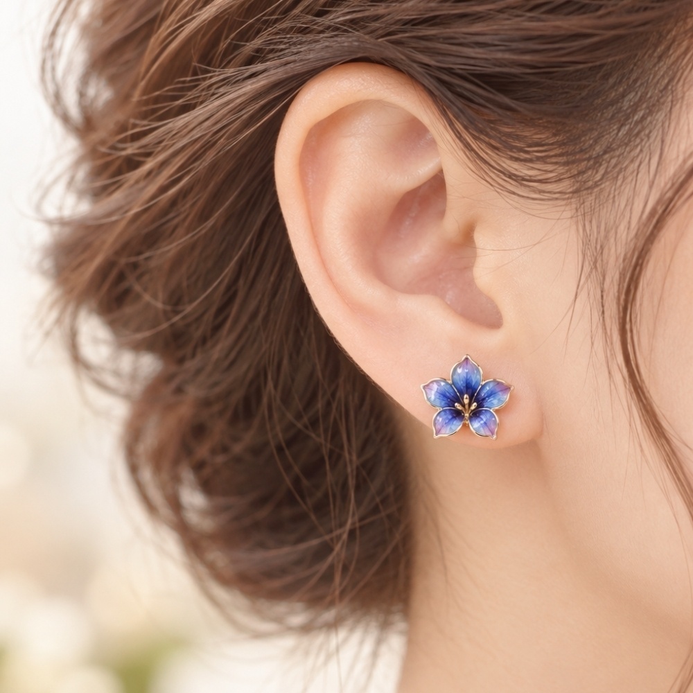 凛と咲くリンドウの花ピアス|青紫グラデーションの七宝焼ジュエリー