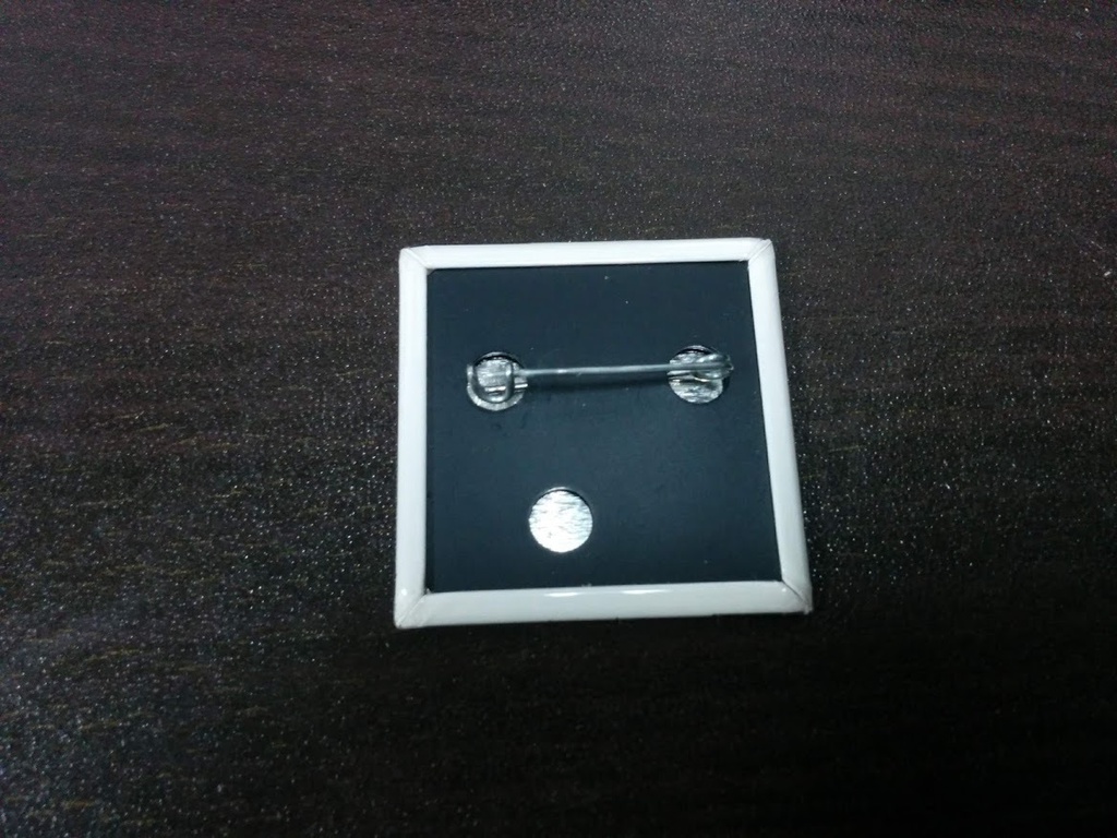 ミュシャ風缶バッチ