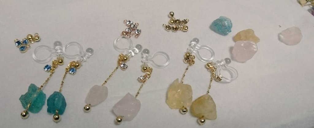 天然 半貴石のラフカット樹脂ピアス/樹脂イヤリング