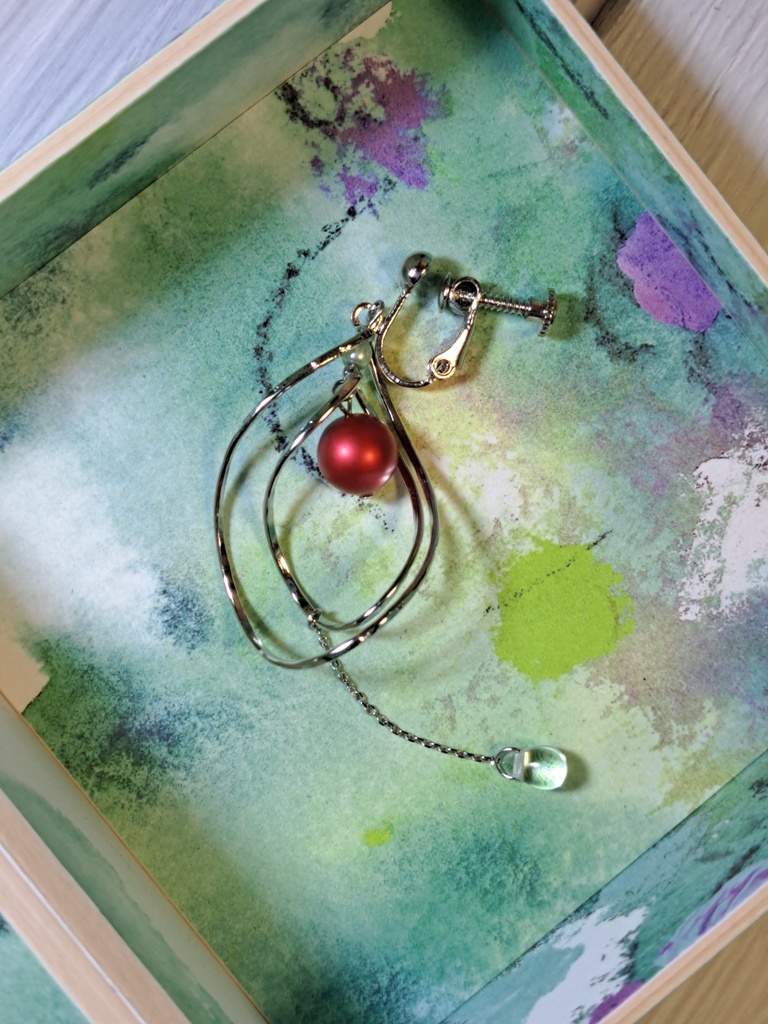 全てを飲み込むワニのイヤリング