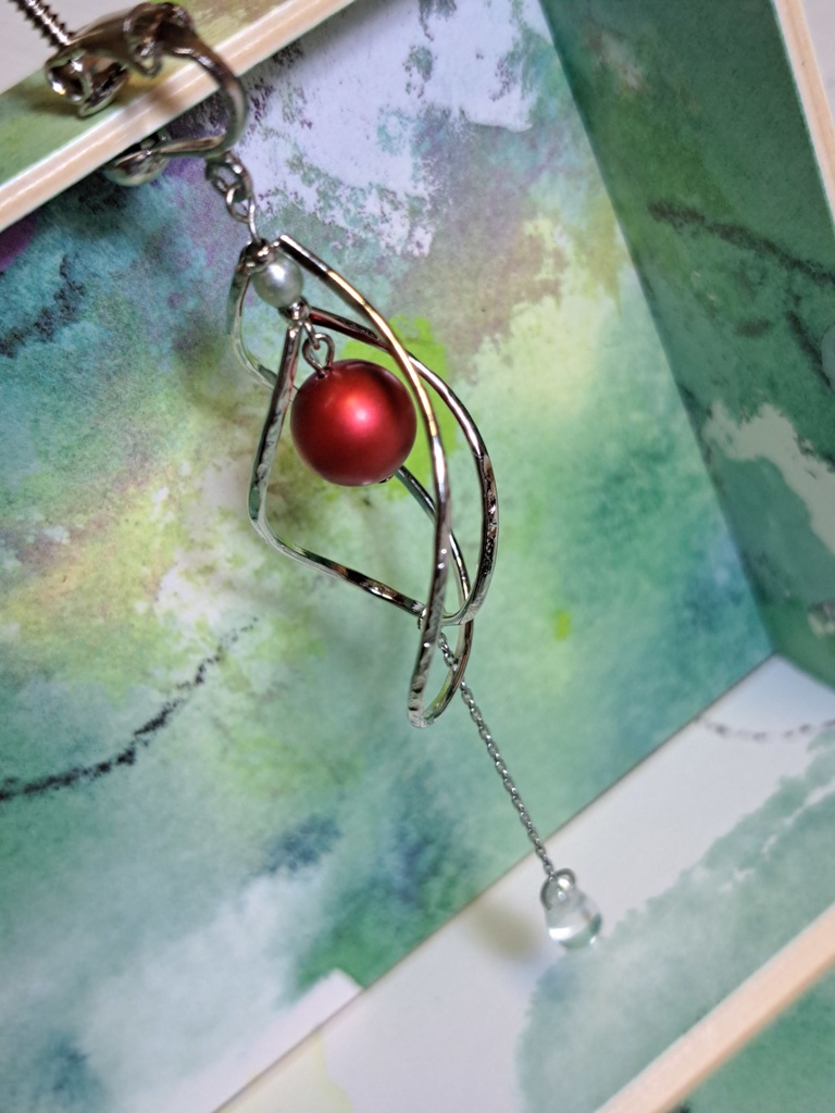 全てを飲み込むワニのイヤリング