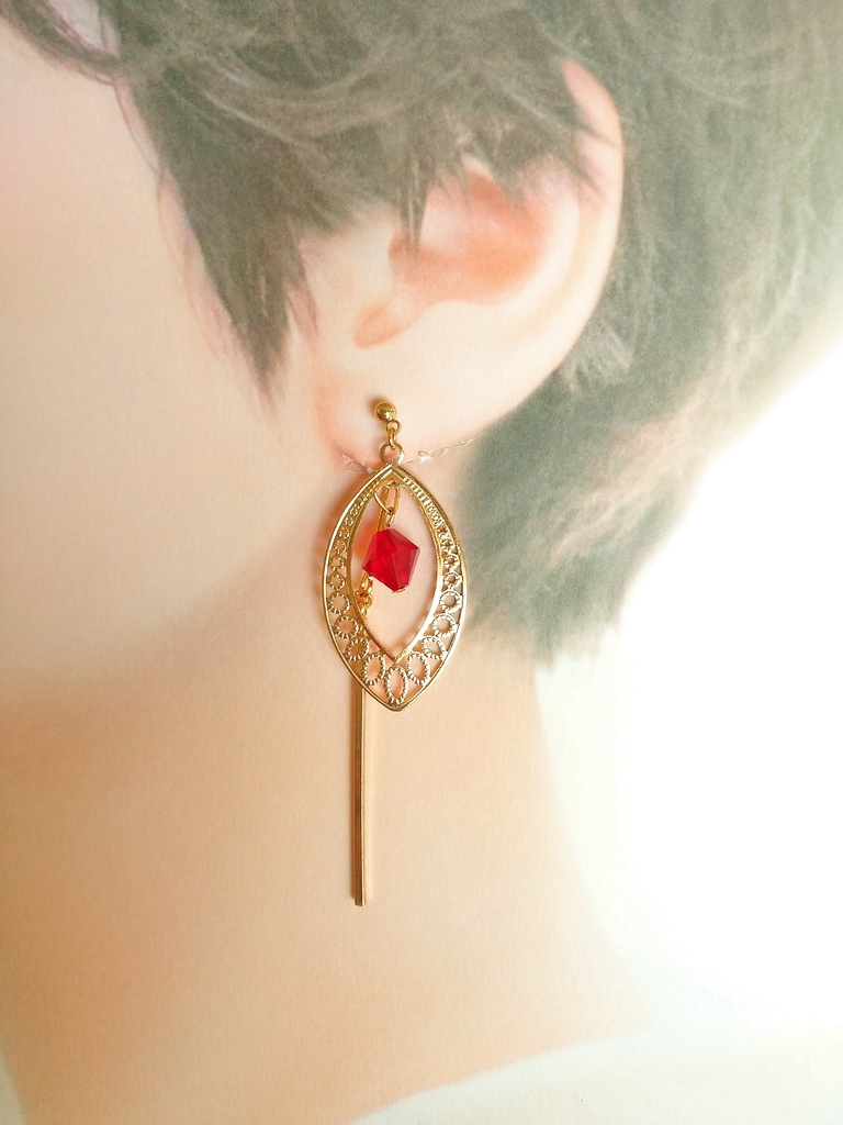 カリムのイメージピアス
