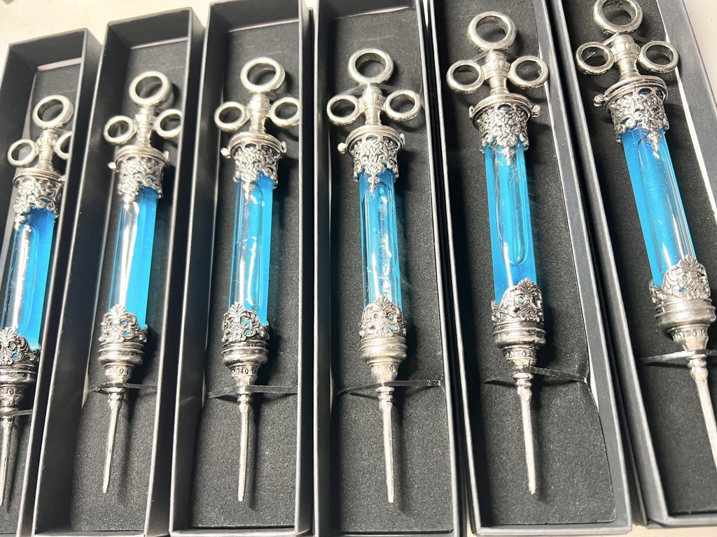 💉博士イメージ注射器オブジェ💉