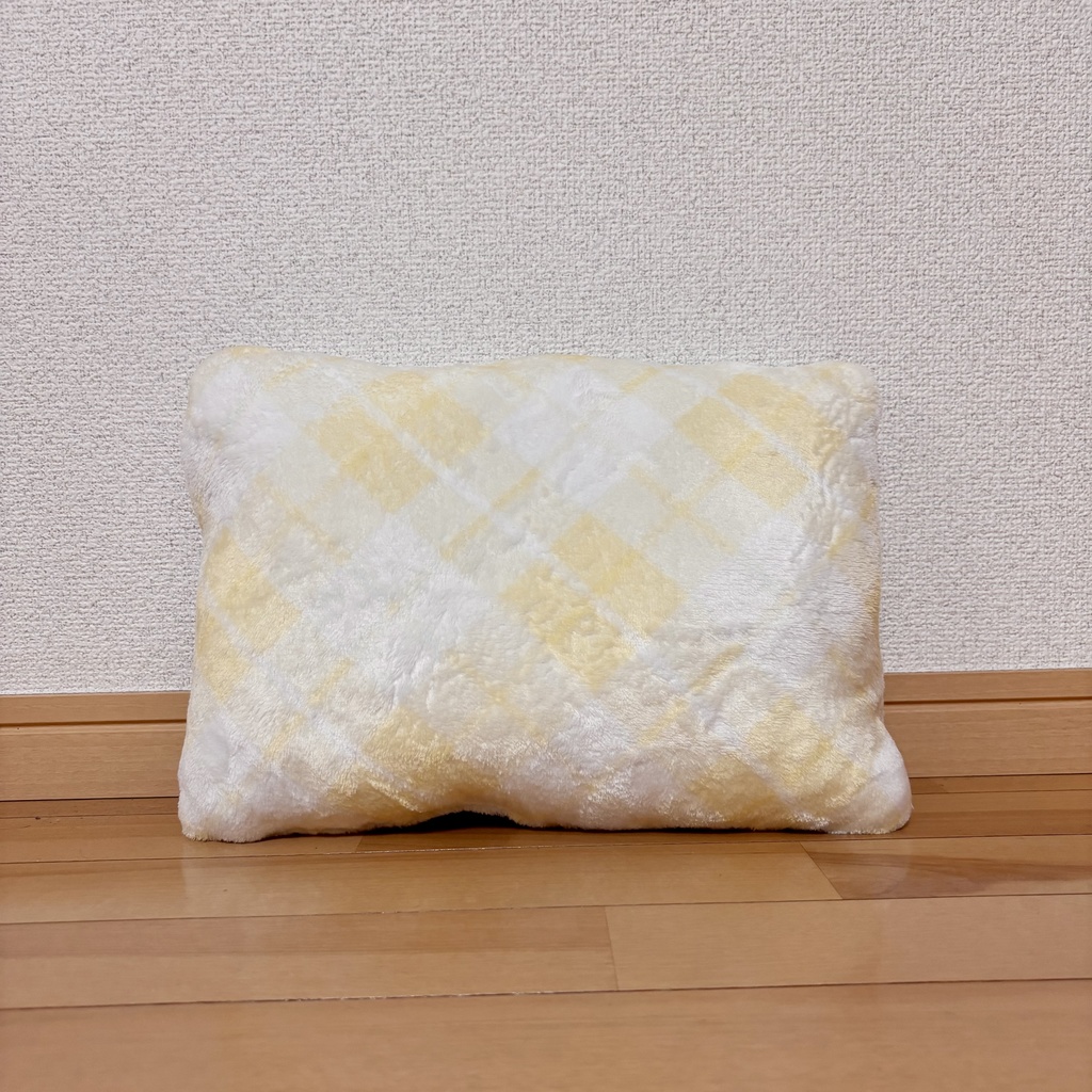 古取にわこ「愛」クッション