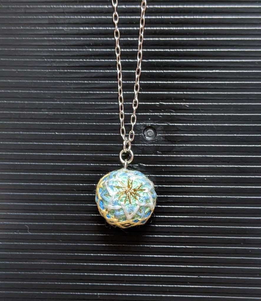 海辺の花(手毬ネックレス)