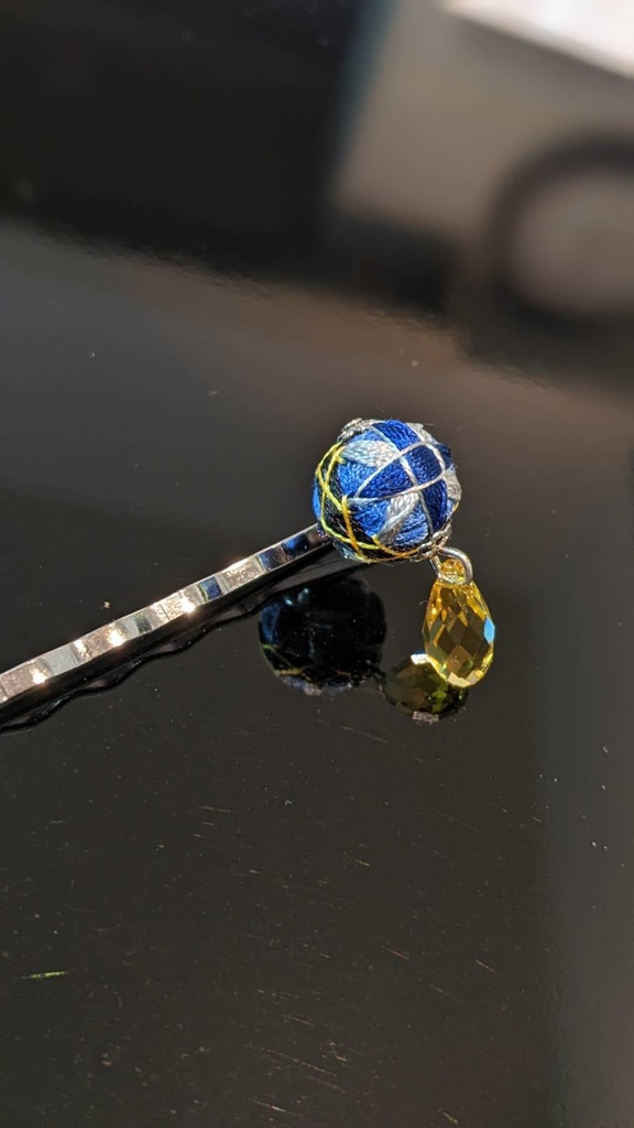 手毬ヘアピン(石付き) /半田桃イメージ「吸血鬼すぐ死ぬ」より