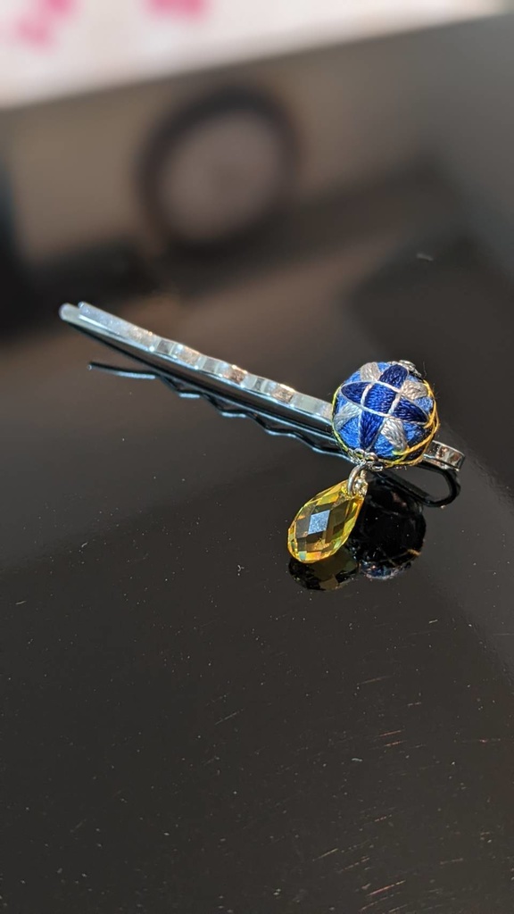 手毬ヘアピン(石付き) /半田桃イメージ「吸血鬼すぐ死ぬ」より