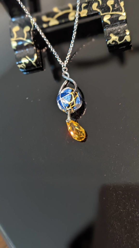 手毬ネックレス(石付き) /半田桃イメージ「吸血鬼すぐ死ぬ」より