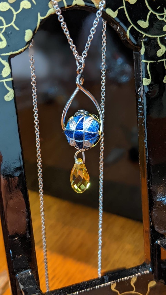 手毬ネックレス(石付き) /半田桃イメージ「吸血鬼すぐ死ぬ」より