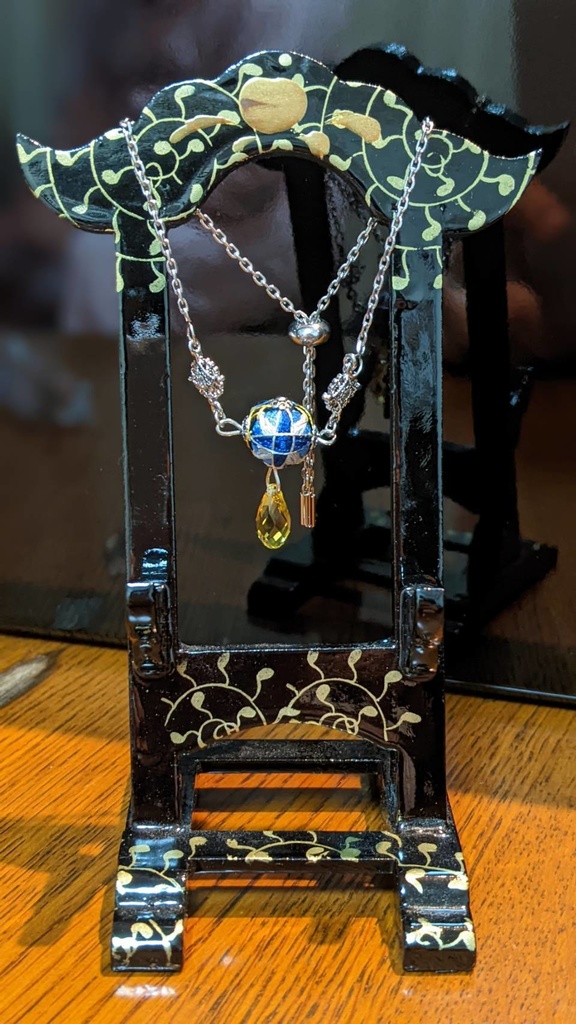 手毬ブレスレット(石付き)/半田桃イメージ「吸血鬼すぐ死ぬ」より