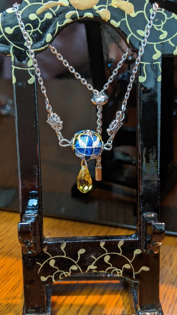 手毬ブレスレット(石付き)/半田桃イメージ「吸血鬼すぐ死ぬ」より