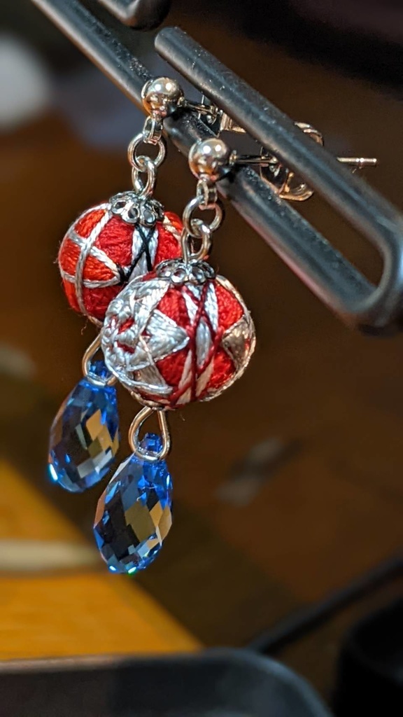 手毬ピアス(石付き)/ロナルドイメージ「吸血鬼すぐ死ぬ」より