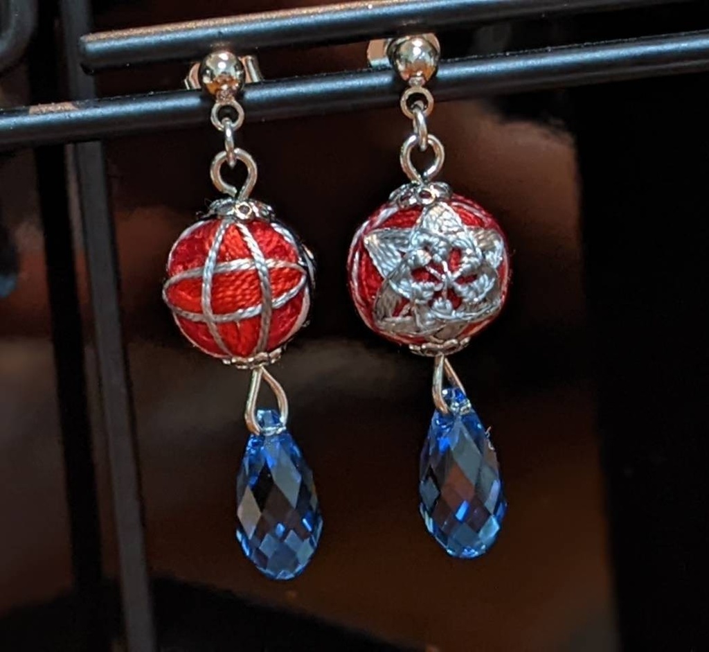 手毬ピアス(石付き)/ロナルドイメージ「吸血鬼すぐ死ぬ」より