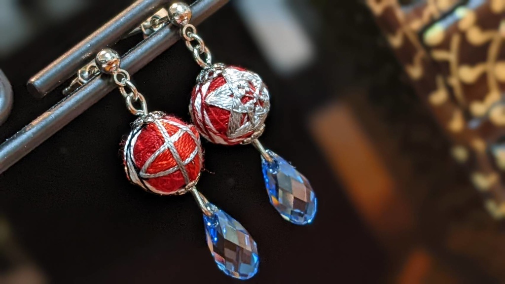 手毬ピアス(石付き)/ロナルドイメージ「吸血鬼すぐ死ぬ」より