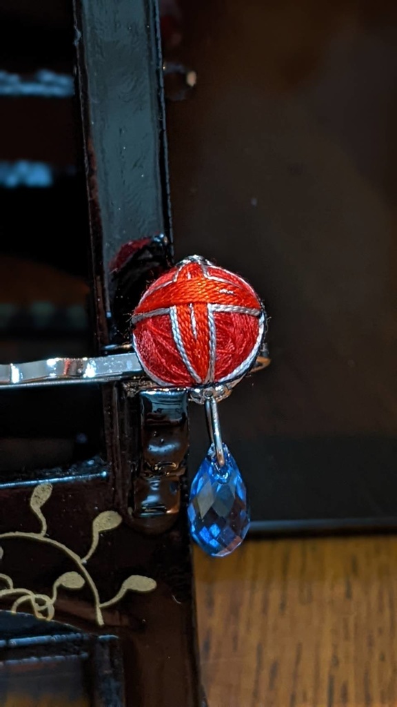 手毬ヘアピン(石付き)/ロナルド(十字架)イメージ「吸血鬼すぐ死ぬ」より