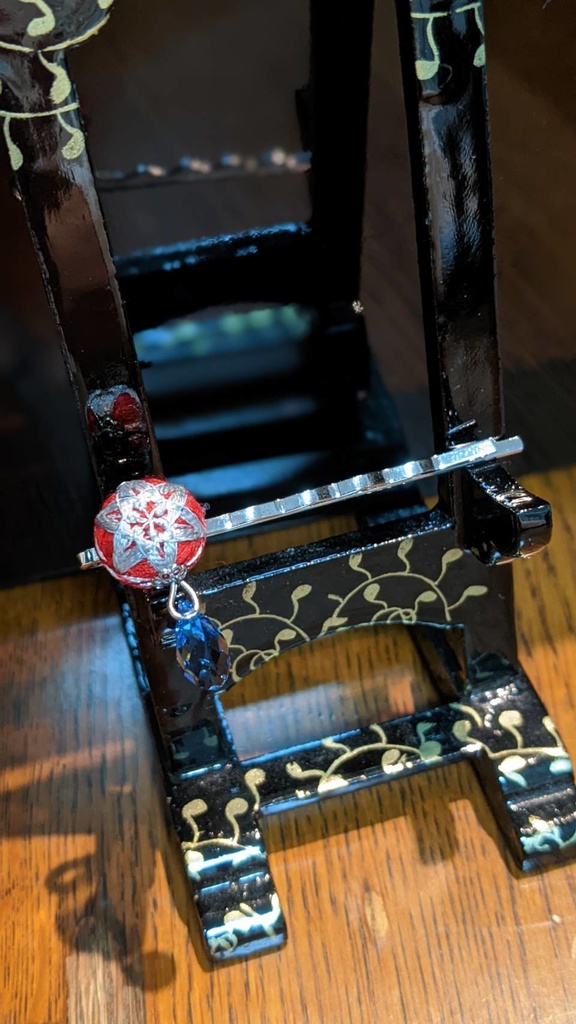 手毬ヘアピン(石付き)/ロナルド(ニンニクの花)イメージ「吸血鬼すぐ死ぬ」より