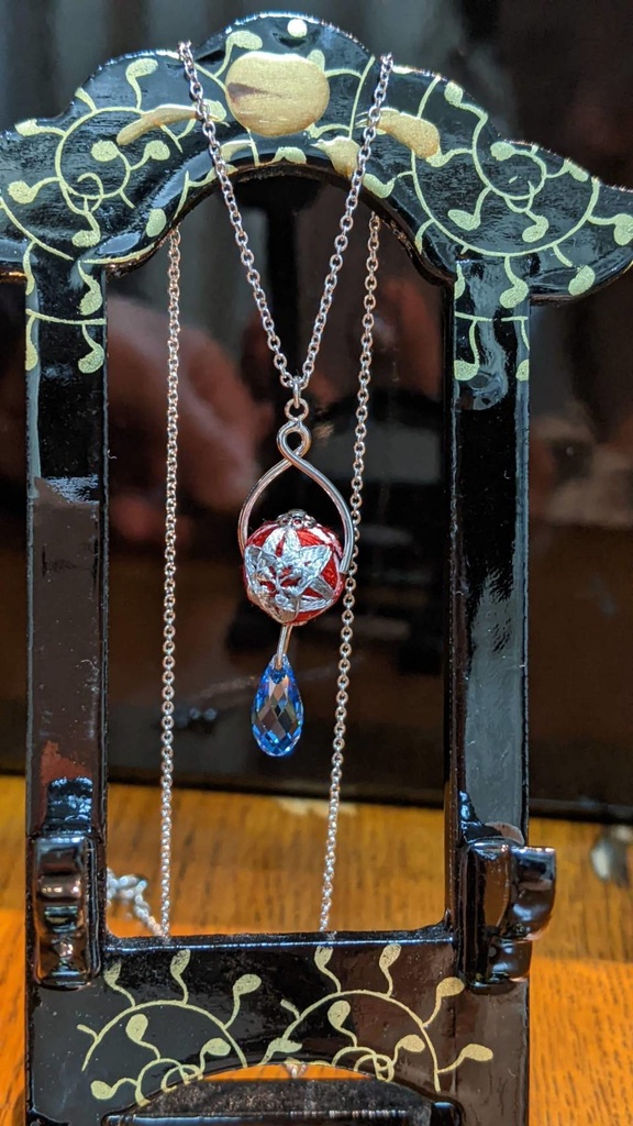 手毬ネックレス(石つき)/ロナルドイメージ・ニンニクの花「吸血鬼すぐ死ぬ」より