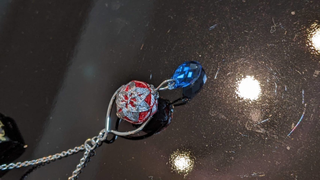 手毬ネックレス(石つき)/ロナルドイメージ・ニンニクの花「吸血鬼すぐ死ぬ」より