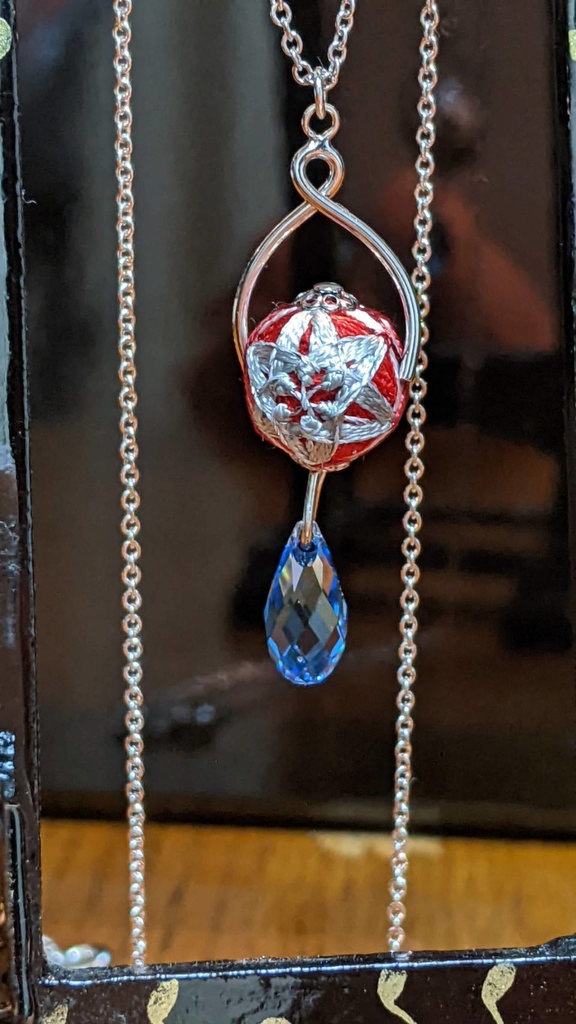 手毬ネックレス(石つき)/ロナルドイメージ・ニンニクの花「吸血鬼すぐ死ぬ」より