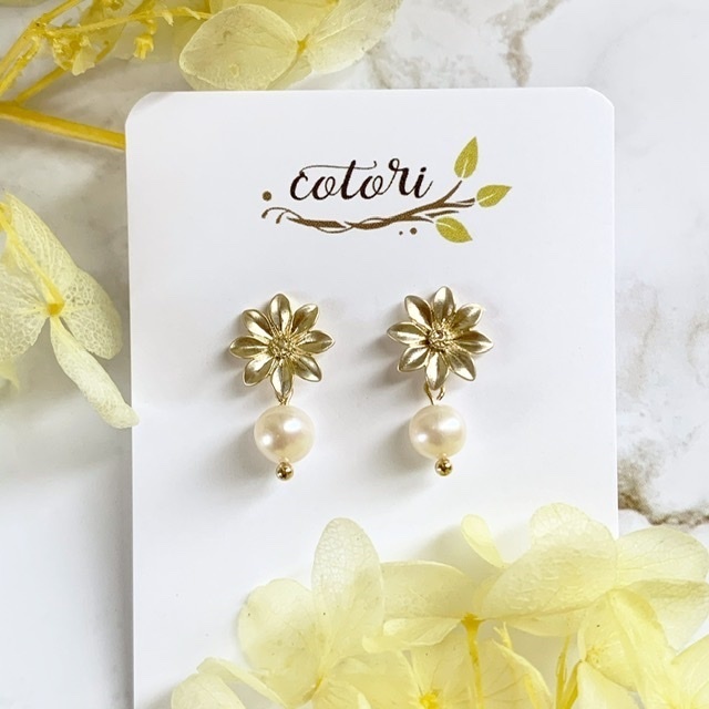 ひとつぶ淡水パールのフラワーピアス