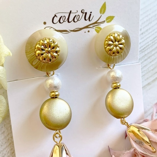 ゆらゆらパープルフラワーのイヤリング