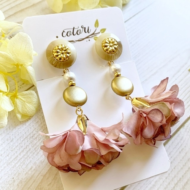 ゆらゆらパープルフラワーのイヤリング