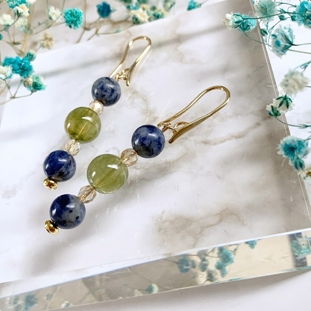 ソーダライトの森の湖ピアス ことり Booth