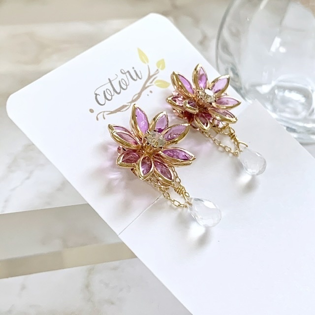 *天然石* ミルキークォーツの雫落ちるフラワーイヤリング