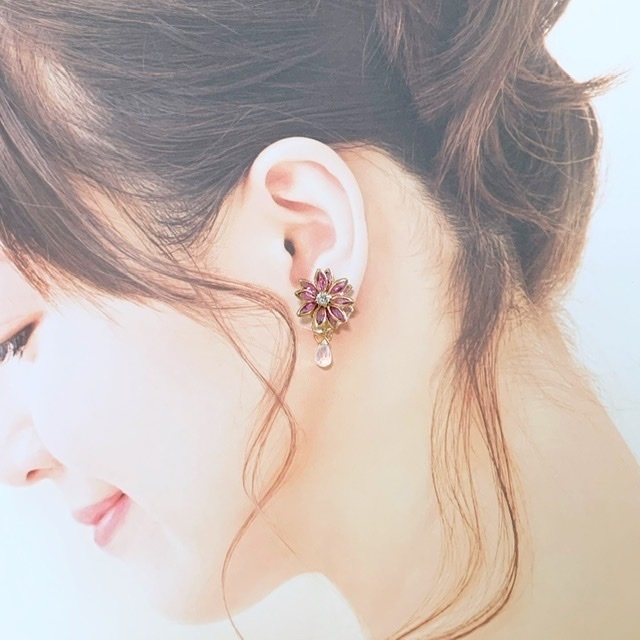 *天然石* ミルキークォーツの雫落ちるフラワーイヤリング