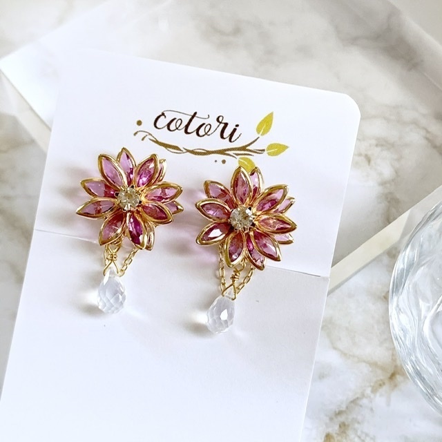 *天然石* ミルキークォーツの雫落ちるフラワーイヤリング