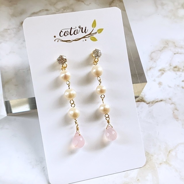 *天然石* ピンクカルセドニーと淡水パールの淡色ピアス