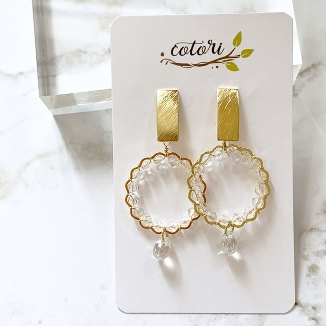 透明な花のサークルピアス