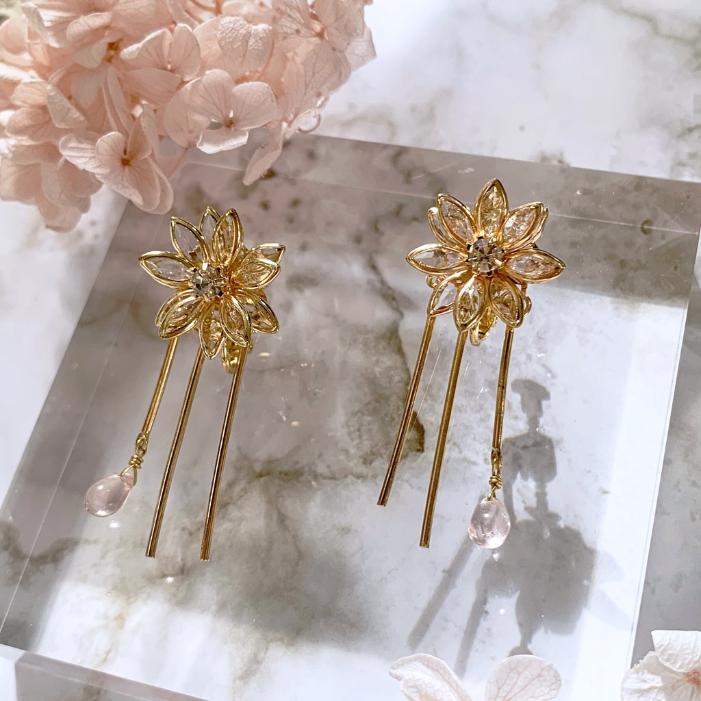 クリアフラワーのフリンジイヤリング