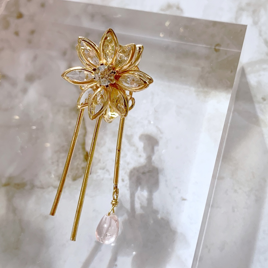 クリアフラワーのフリンジイヤリング