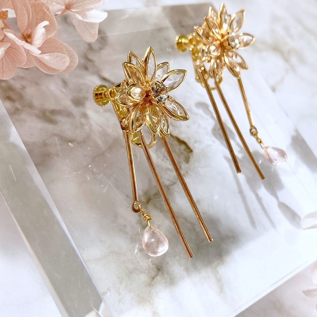 クリアフラワーのフリンジイヤリング