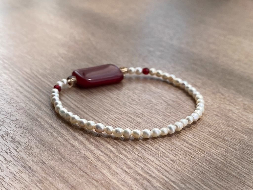 ヴィンテージビーズ ガーネットレッド & パール ブレスレット