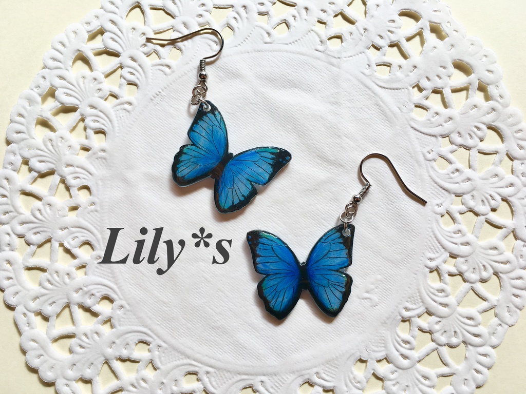 揺れるモルフォ蝶のピアス - Lily*s - BOOTH