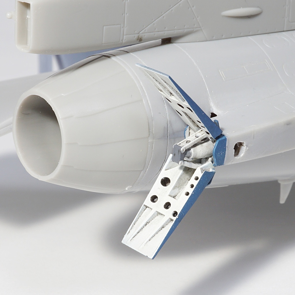 三菱F-2 エアブレーキ(1/72)
