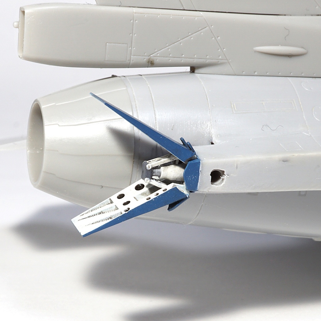 三菱F-2 エアブレーキ(1/72)