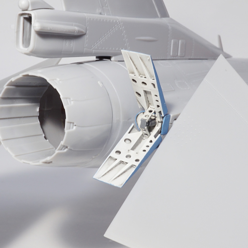 三菱F-2 エアブレーキ(1/48)