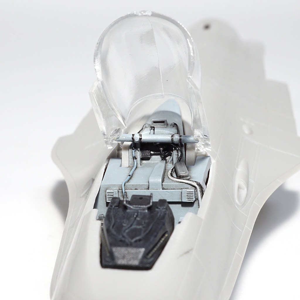 三菱F-2Aコクピット(1/72)