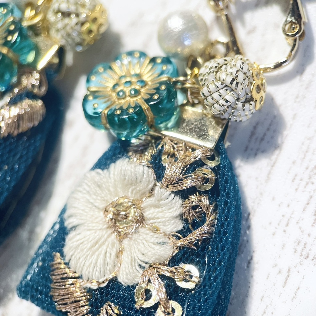 『華文』 インド刺繡リボンイヤリング・ピアス