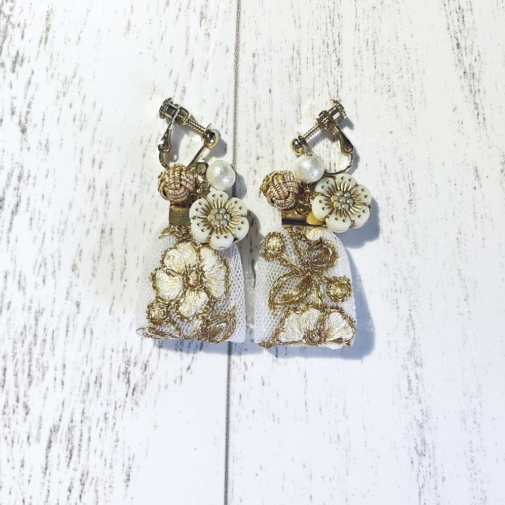 『華文』 インド刺繡リボンイヤリング・ピアス