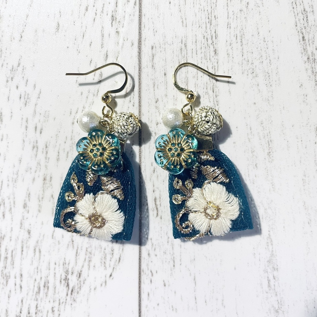 『華文』 インド刺繡リボンイヤリング・ピアス