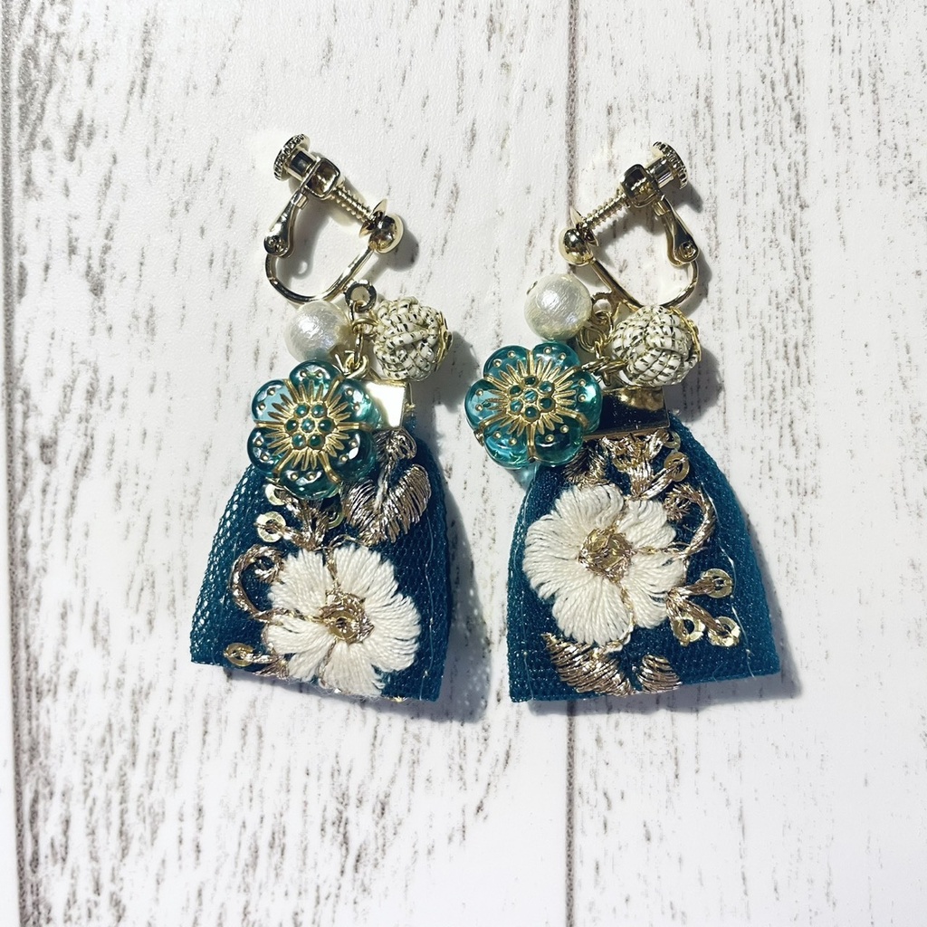 『華文』 インド刺繡リボンイヤリング・ピアス