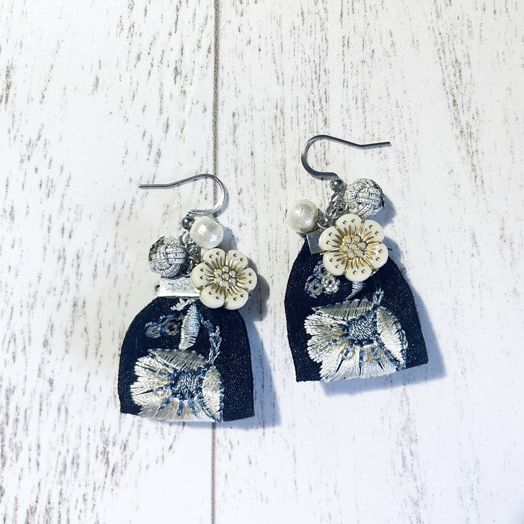 『華文』 インド刺繡リボンイヤリング・ピアス