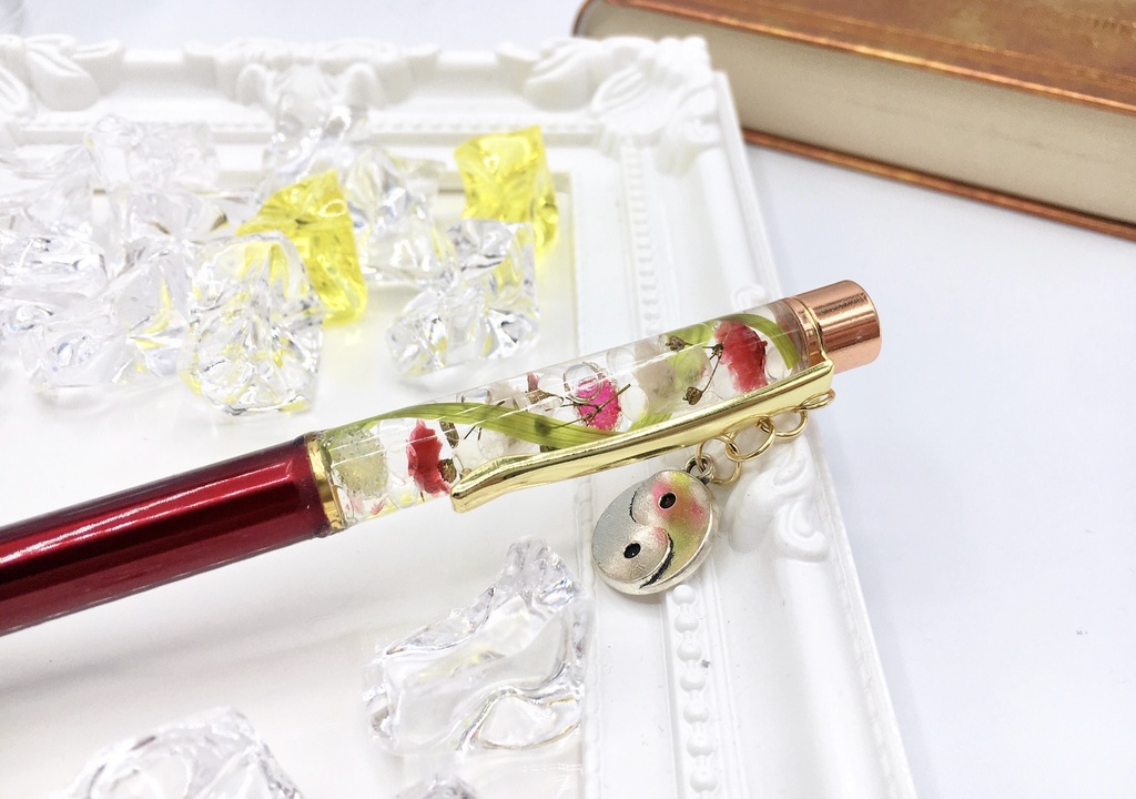 硝子入りハーバリウムペン【霊夢×陰陽玉】