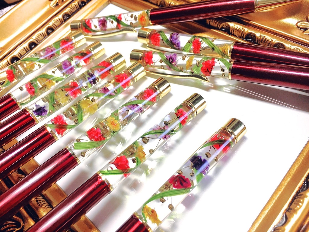 硝子入りハーバリウムペン【霊夢×陰陽玉】