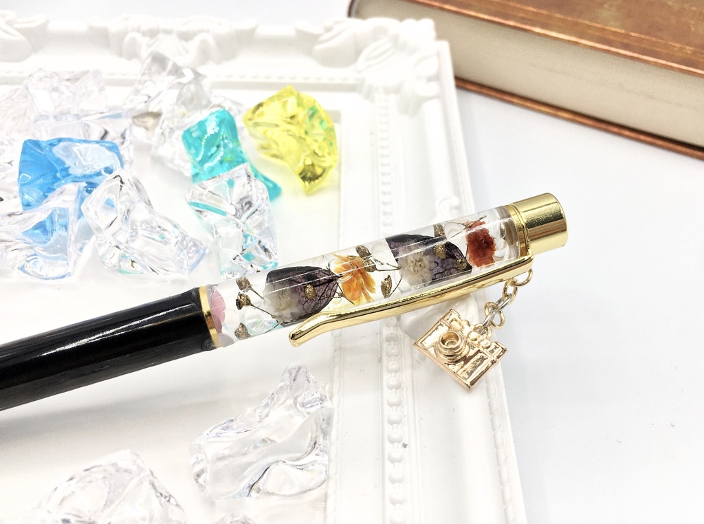 硝子入りハーバリウムペン【文×天狗の黒羽】