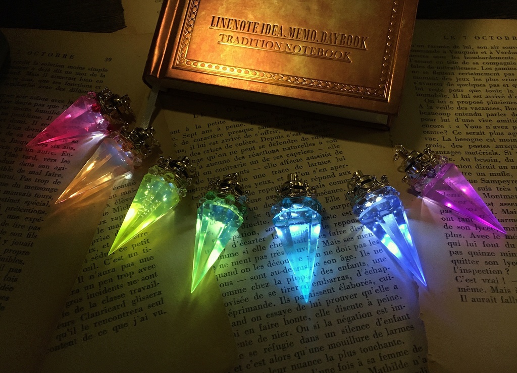 フランドールのはね ~ディスプレイ用ストラップ~